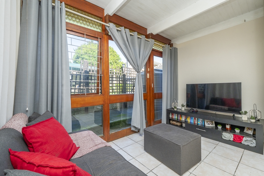 5 Bedroom Property for Sale in Kenridge Western Cape